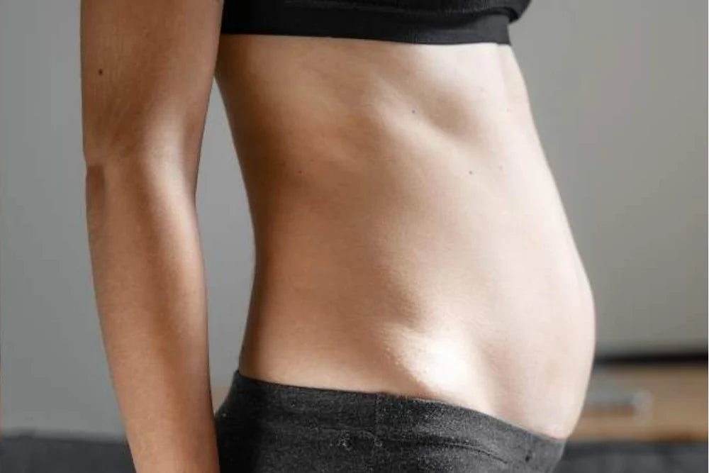 Closeup photo of GRNS Supergreens and a spoon ready to pour