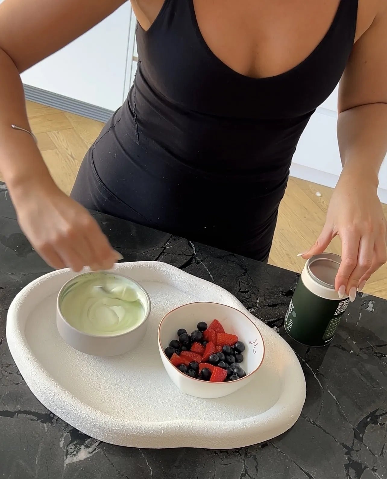 GRNS powder bottle and tub